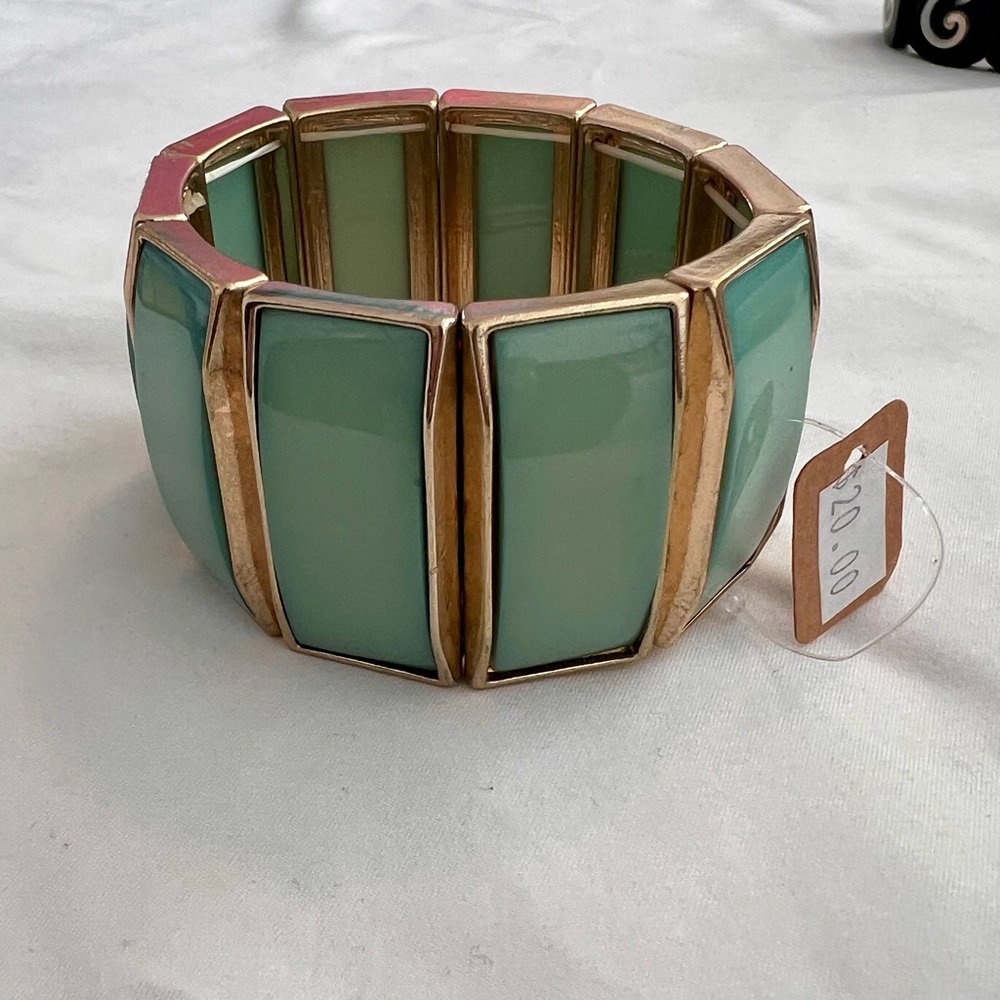 Turquoise and gold bracelet